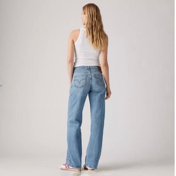 Levi's Low Rise Loose Jeans, Size 28 - Picture 4 of 17